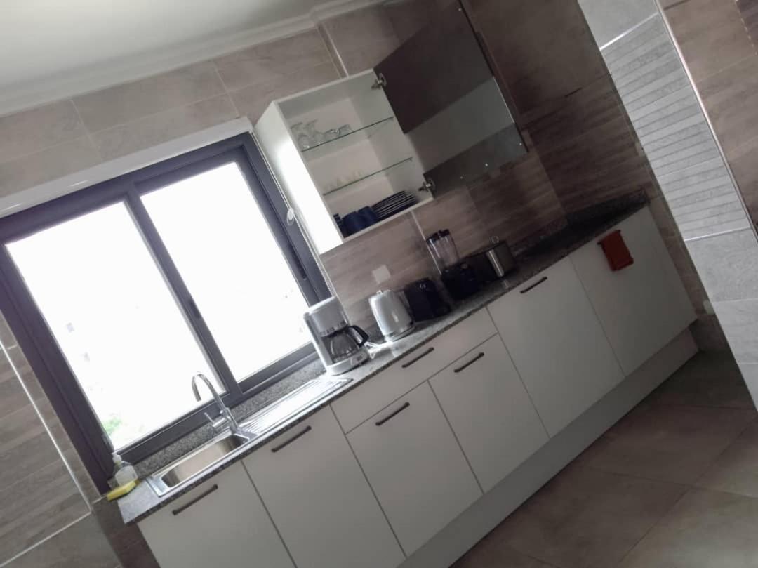 Luxury Suites Chester One Dakar Buitenkant foto