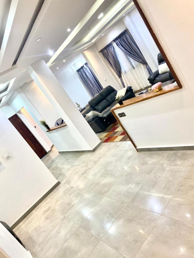 Luxury Suites Chester One Dakar Buitenkant foto