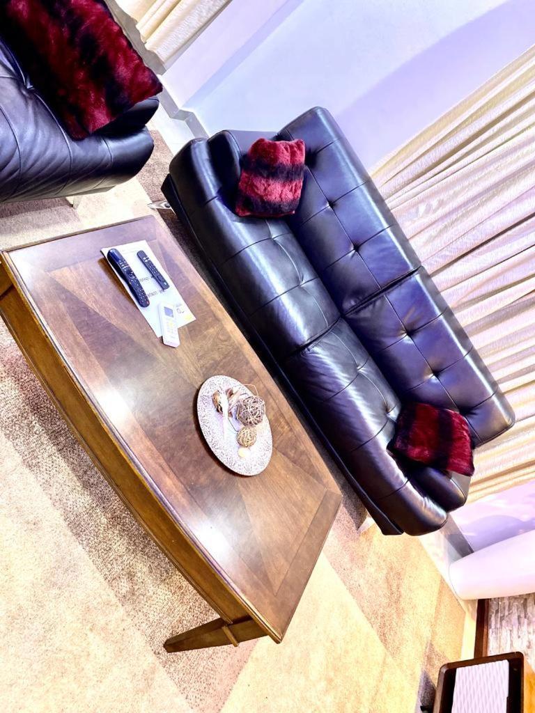 Luxury Suites Chester One Dakar Buitenkant foto