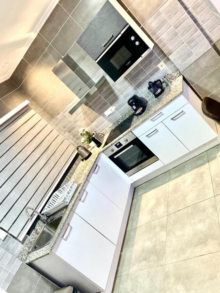 Luxury Suites Chester One Dakar Buitenkant foto