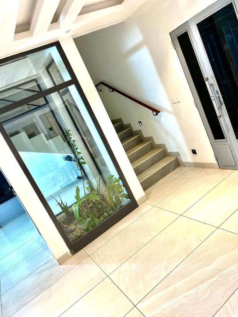 Luxury Suites Chester One Dakar Buitenkant foto